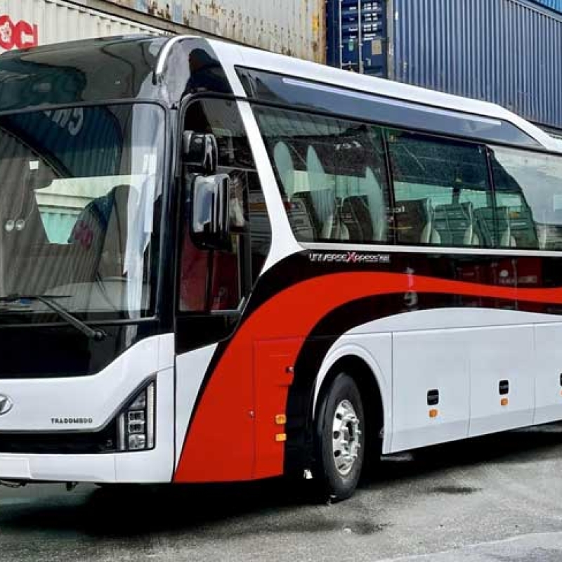 xe Universe 45 chỗ
